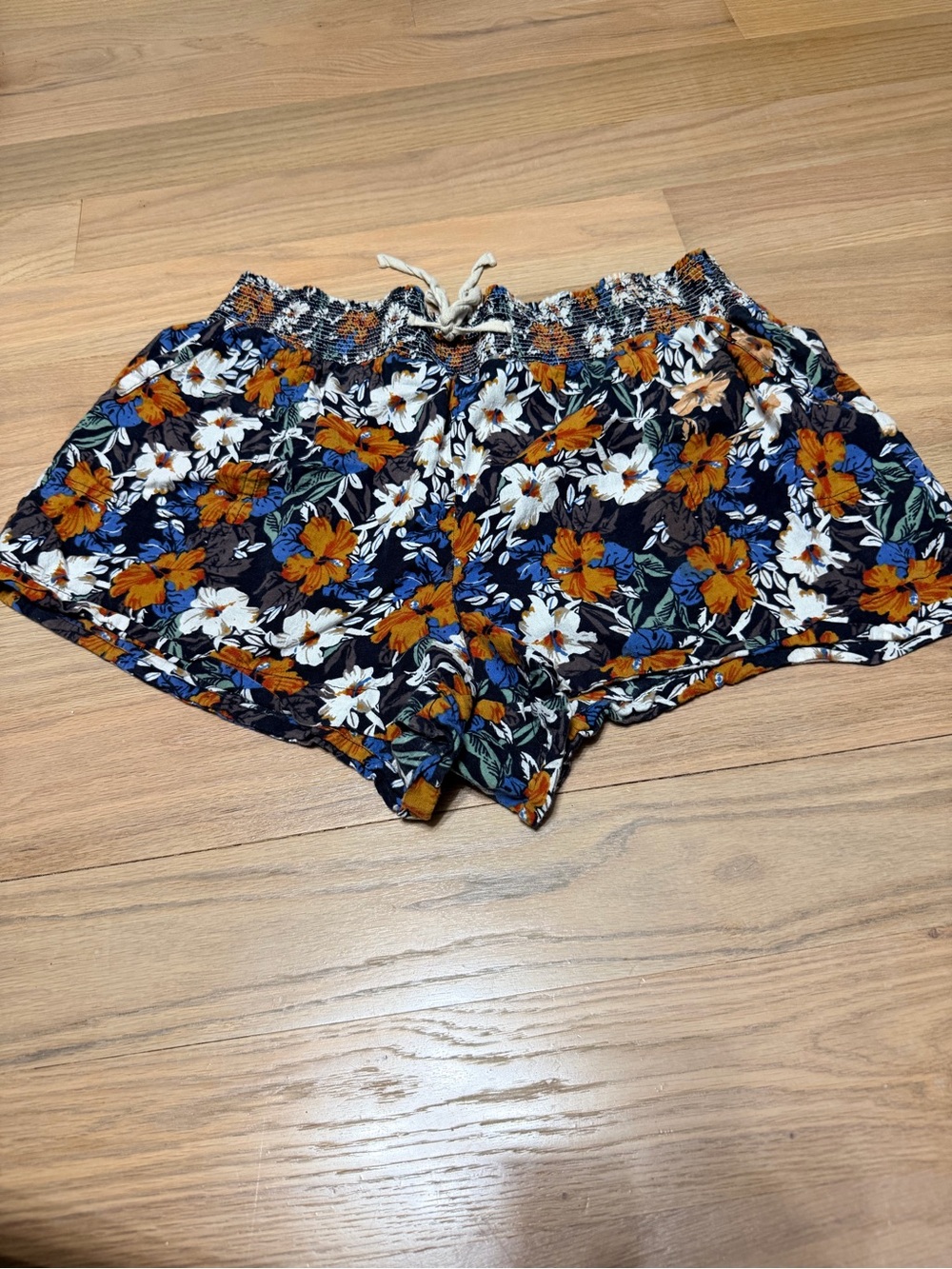 💕 3 for 25$ sale Like an Angel Floral Drawstring Shorts in Navy, Mustard & White